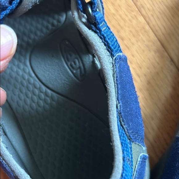 KEEN youth size 6 Outdoor Sandals grey waterproof washable durable like new - Picture 8 of 13